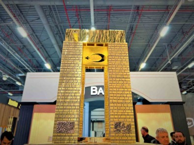 Binlerce Pirlanta Arasinda En Çok O Parladi Açiklamasi Saf Altindan 'Sehitler Aniti'