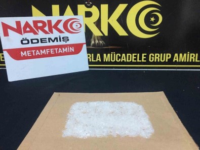 Izmir'de Polisten Metamfetamin Operasyonu Açiklamasi 2 Gözalti