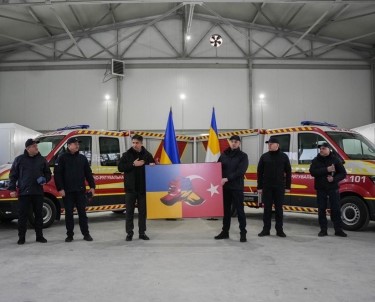 Kiev Büyükelçisi Güldere, Türkiye'de Kurtarma Çalismalarina Katilan Ukraynali Ekiple Görüstü