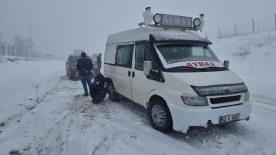 Kütahya'da Domaniç Dag Yolu Kara Teslim
