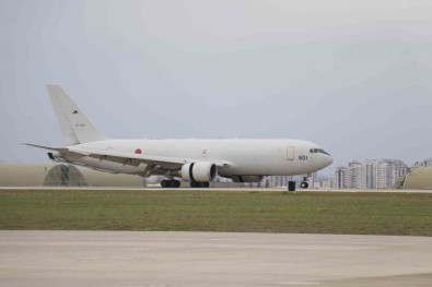 Yardim Malzemelerini Tasiyan Japon Uçagi Türkiye'ye Ulasti