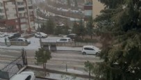  MANSURU YAVAŞ - Ankara’da sağanak yağış: Sokaklar dereye döndü