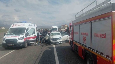 Elazig'da Trafik Kazasi Açiklamasi 1'I Agir 5 Yarali