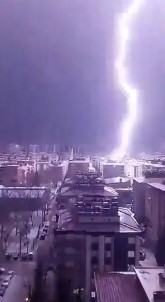 Gaziantep'te Simsekler Geceyi Aydinlatti