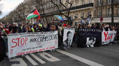 Paris'te Polis Siddetine Karsi Protesto