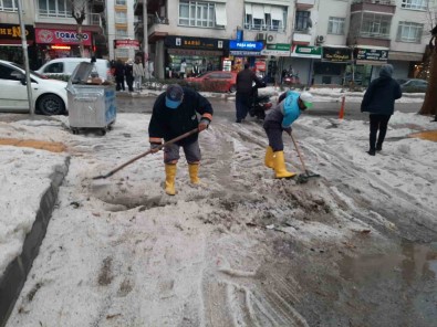 Toroslar Belediyesi Ekipleri Saganak Yagis Teyakkuzunda