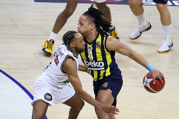 Basketbol derbisinde Fenerbahçe'den Beşiktaş'a 15 sayı fark