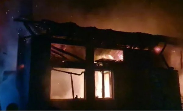 Rize'de baca yangını; 2 ev küle döndü