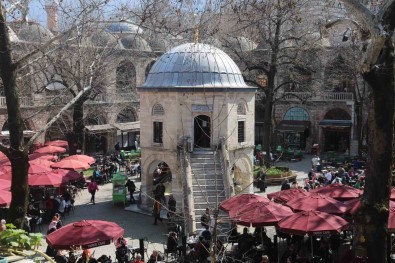 500 Yillik Handa Bulunan Mescit Mimarisiyle Dikkat Çekiyor