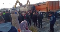 Deprem Hafriyati Tasiyan Kamyon Kazaya Neden Oldu Açiklamasi 6 Yarali Haberi