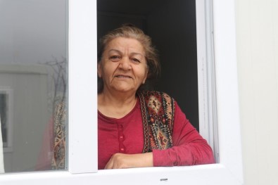 Sehit Pilot Ertan'in Ailesi Konteynerde Hayata Tutundu