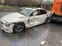Viraji Alamayan Lüks Araç Yol Temizleme Aracina Çarpti Açiklamasi 1 Yarali Haberi