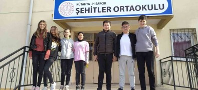 6 Ortaokul Ögrencisi Depremzedeler Için Seferber Oldu