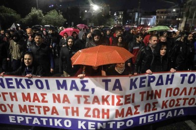 Atina'da Tren Kazasi Protestosu