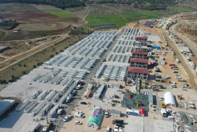 Gaziantep'te geçici barınma alanlarında çalışmalar devam ediyor