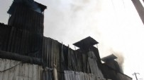  YANGIN - İzmir'de çıkan fabrika yangını maddi hasar oluşturdu