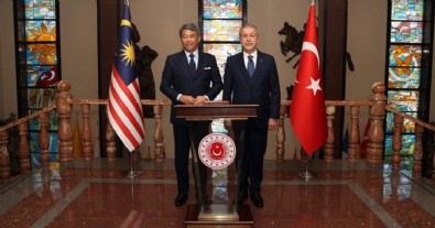 Bakan Akar, Malezyalı mevkidaşı Hasan ile görüştü