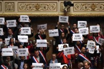 Fransa'da Macron Hükümeti Gensoru Önergesinde Kil Payi Kurtuldu Haberi