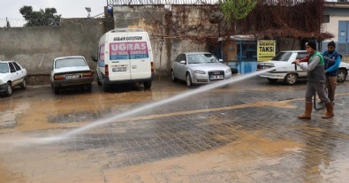 Haliliye’de sokaklar köpüklü su ile temizleniyor