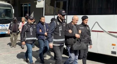 İzmir'deki FETÖ operasyonunda 12 şüpheli tutuklandı, 35'i adliyede
