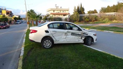 Kamyonun Çarptigi Otomobil, 50 Metre Ileride Durabildi