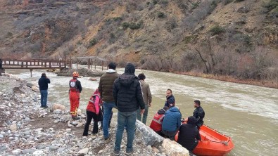Tunceli'de Çaya Uçan Araçtaki Ikinci Kisinin De Cansiz Bedenine Ulasildi