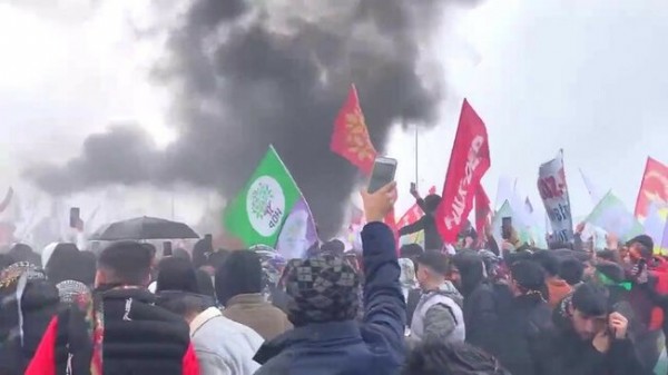 HDP'nin Nevruz kutlamasında yine PKK propagandası: Marmaray'da slogan attılar...