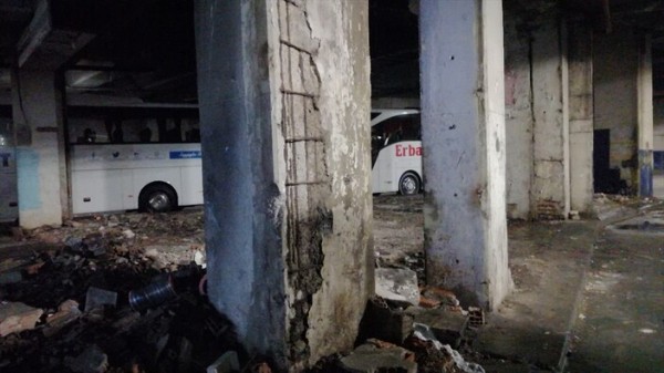 İstanbul depremine uyarı! İstanbul Otogarı'nın demirleri görüldü..