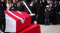 Babasinin Cenaze Törenine Polis Sapkasini Takarak Katildi Haberi