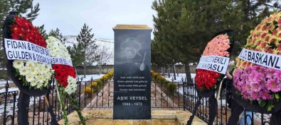 Dünyaca Ünlü Halk Ozani Mezari Basinda Anildi