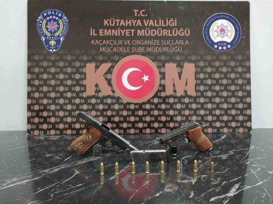 Kütahya'da Yasa Disi Silah Ticareti Yaptiklari Iddiasiyla 5 Süpheli Gözaltina Alindi