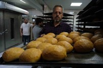 Depremzede Firinci, Günde 6 Bin 500 Ekmegi Ücretsiz Dagitiyor