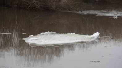 Havalar Isininca Kura Nehri'nin Buzlari Tamamen Çözüldü