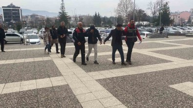 Is Yerinin Kasasindan 500 Bin Lira Çalan Hirsizlar Yakayi Ele Verdi