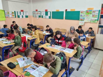 Jandarma Önce Bilgilendirdi, Ardindan Çocuklarla Birlikte Çizgi Film Izledi