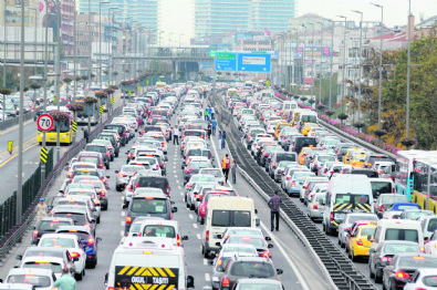 Milyonlarca kişiyi ilgilendiren düzenleme yürürlükte: Trafik cezalarının yüzde 60'ı silinecek