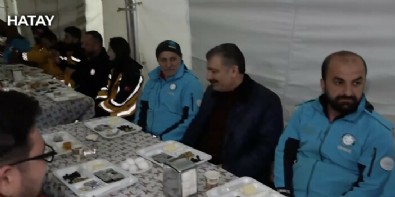Fahrettin Koca ilk sahuru Hatay'da sağlık çalışanlarıyla yaptı