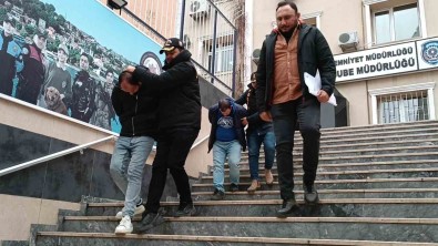 Kadiköy'de 88 Yasindaki Vatandasi Arayip 500 Bin TL Dolandiran Iki Süpheli Yakalandi