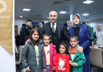 Mardin Valisi Demirtas, Ilk Iftarini Depremzede Vatandaslarla Yapti Haberi