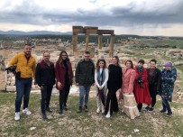 Yurt Disindan Gelen Gazeteciler, Usak'in Tarihi Yerlerini Gezdi