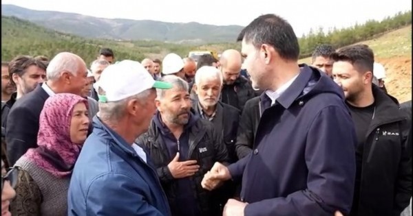 Depremzede vatandaşlardan Bakan Kurum'a: Ne olur kazanın bu seçimi, onlar bize ev yapmaz