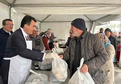Baskan Dündar'dan Vatandaslara Iftar Yemegi