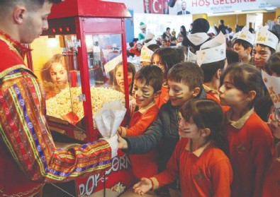 Dünya Ramazan’la ışıldadı