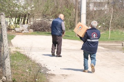 Kapi Kapi Dolasip Birakiyorlar
