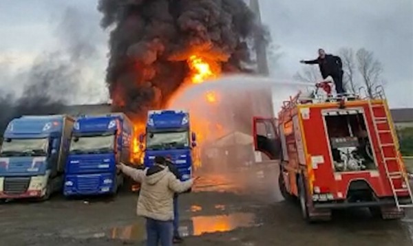 Artvin'de çay fabrikasında yangın