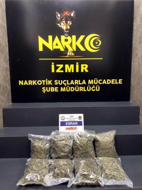 İzmir'de 4 kilo esrar ele geçirildi, 2 tutuklama