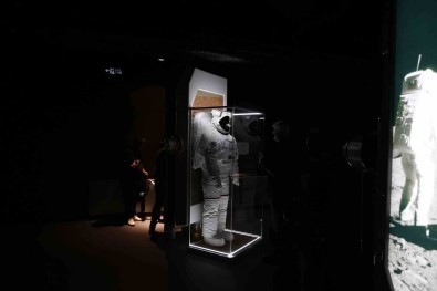 Dünyaca Ünlü Astronotlar Kongre Öncesi Incelemelerde Bulundu