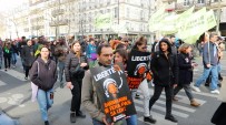 Fransa'da Göç Yasasi Protesto Edildi