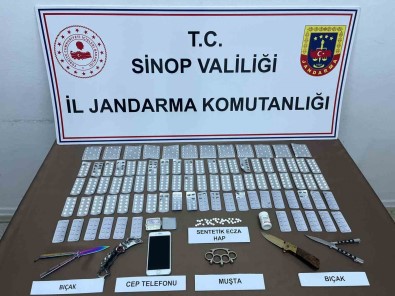 Sinop'ta Torbaciya Baskin Açiklamasi 1017 Sentetik Hap Ele Geçirildi