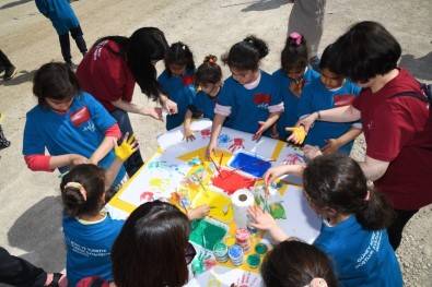 Türkiye'deki Güney Koreliler, Osmaniye'de Depremzede Çocuklari Eglendirdi